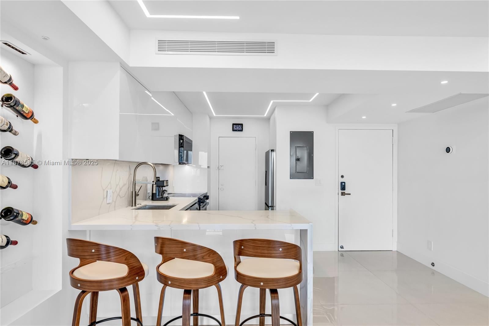 Real estate property located at 2201 Ocean Dr #2808, Broward, Quadomain Tower I And Iv, Hollywood, FL