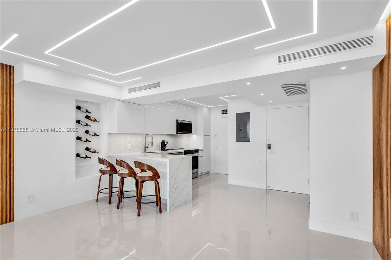Real estate property located at 2201 Ocean Dr #2808, Broward, Quadomain Tower I And Iv, Hollywood, FL