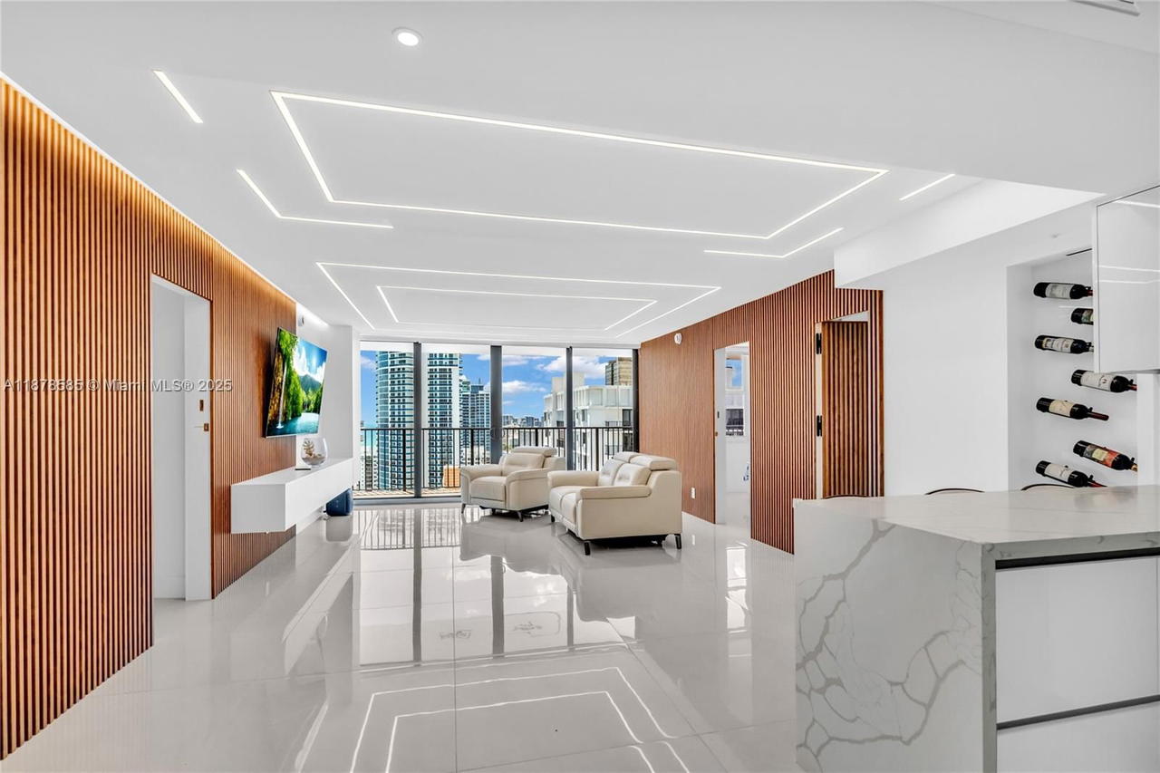 Real estate property located at 2201 Ocean Dr #2808, Broward, Quadomain Tower I And Iv, Hollywood, FL