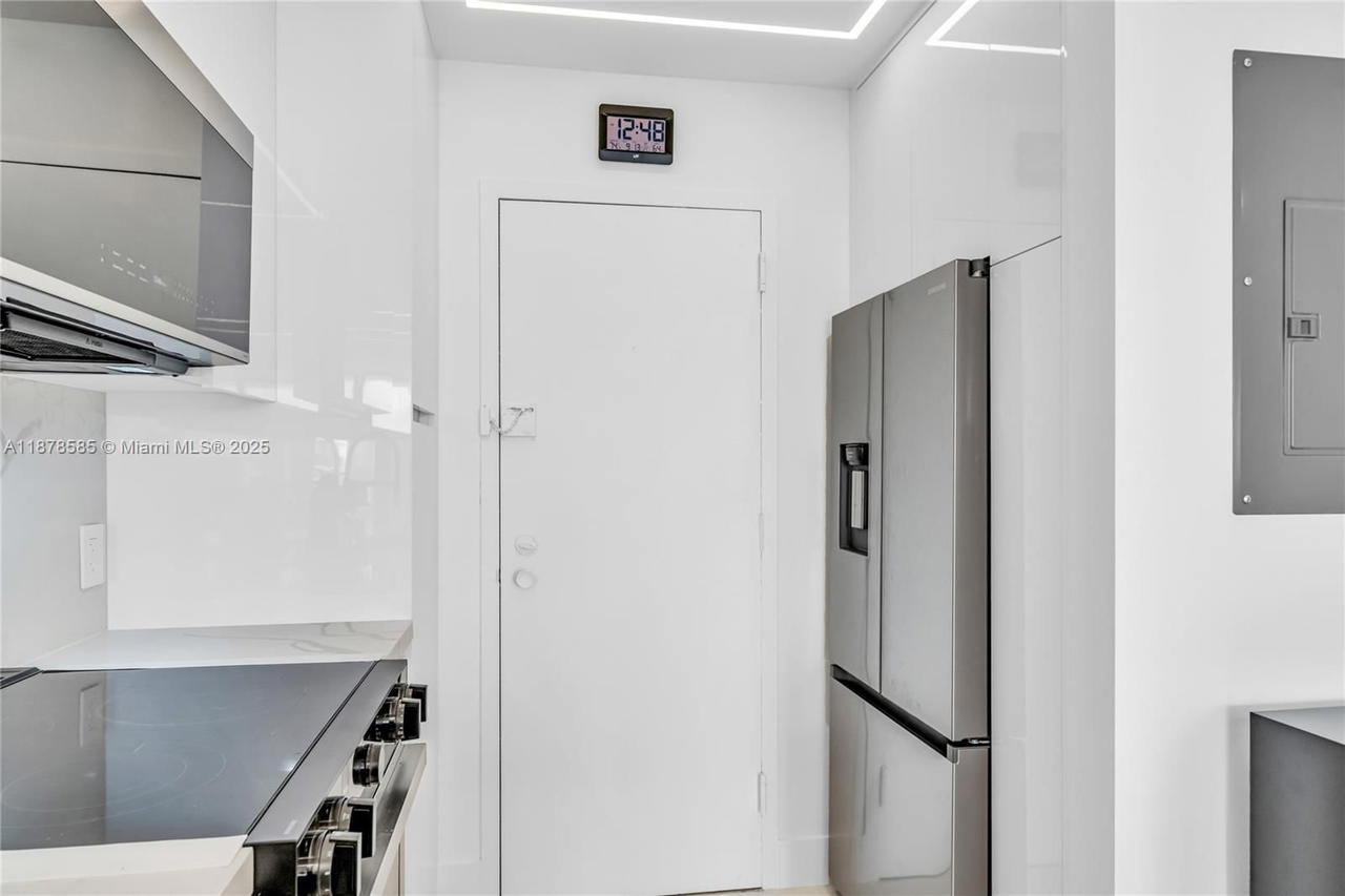 Real estate property located at 2201 Ocean Dr #2808, Broward, Quadomain Tower I And Iv, Hollywood, FL