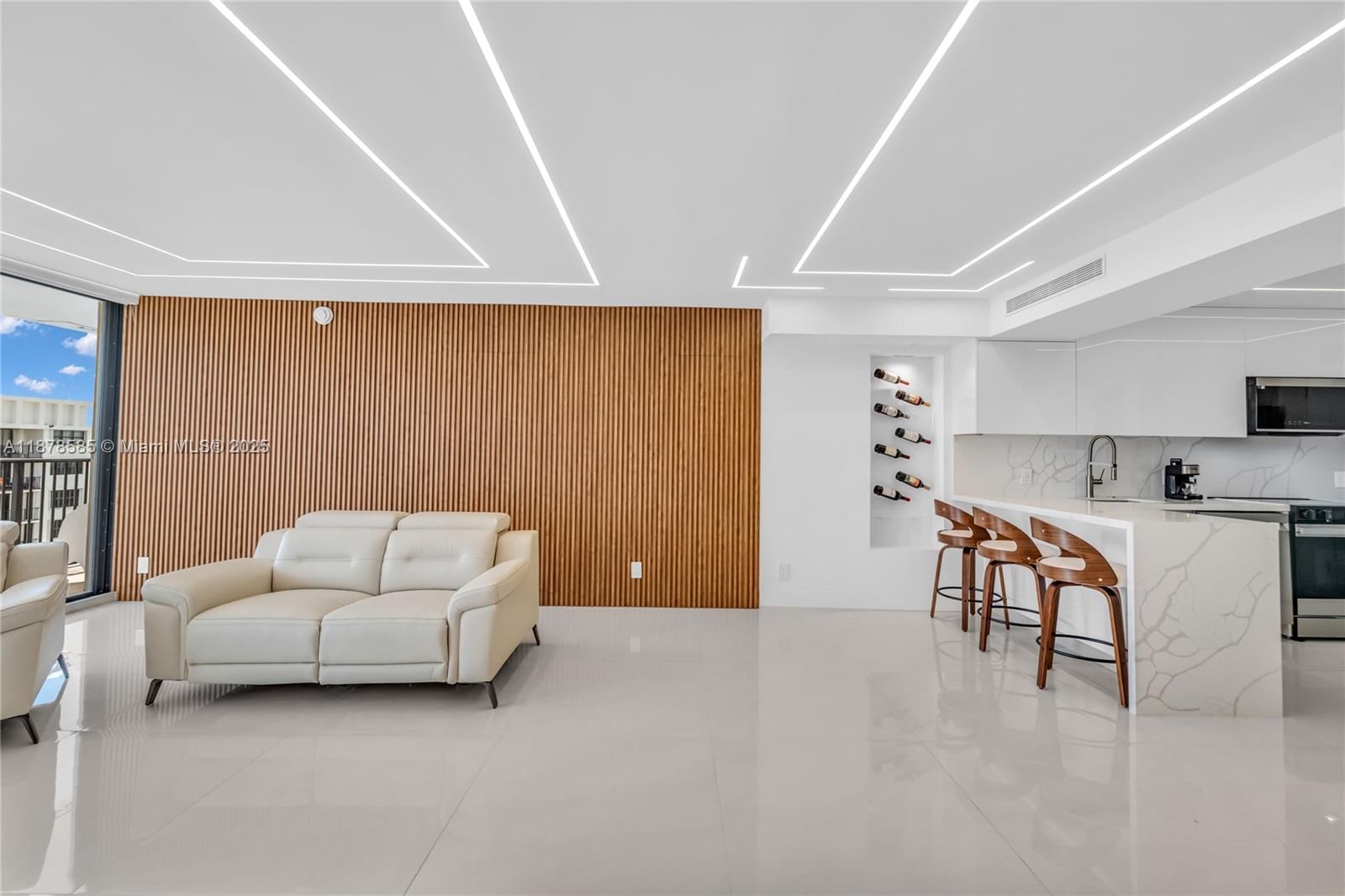 Real estate property located at 2201 Ocean Dr #2808, Broward, Quadomain Tower I And Iv, Hollywood, FL