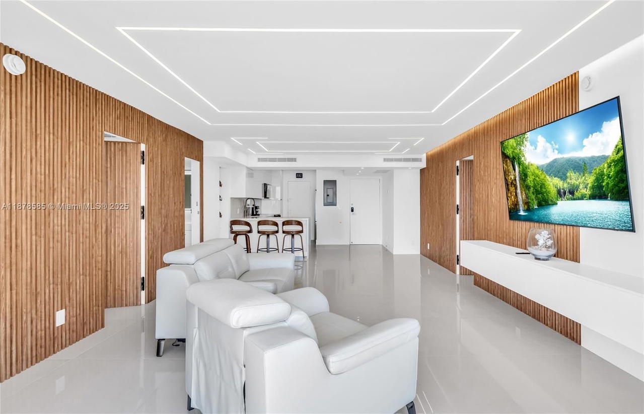 Real estate property located at 2201 Ocean Dr #2808, Broward, Quadomain Tower I And Iv, Hollywood, FL