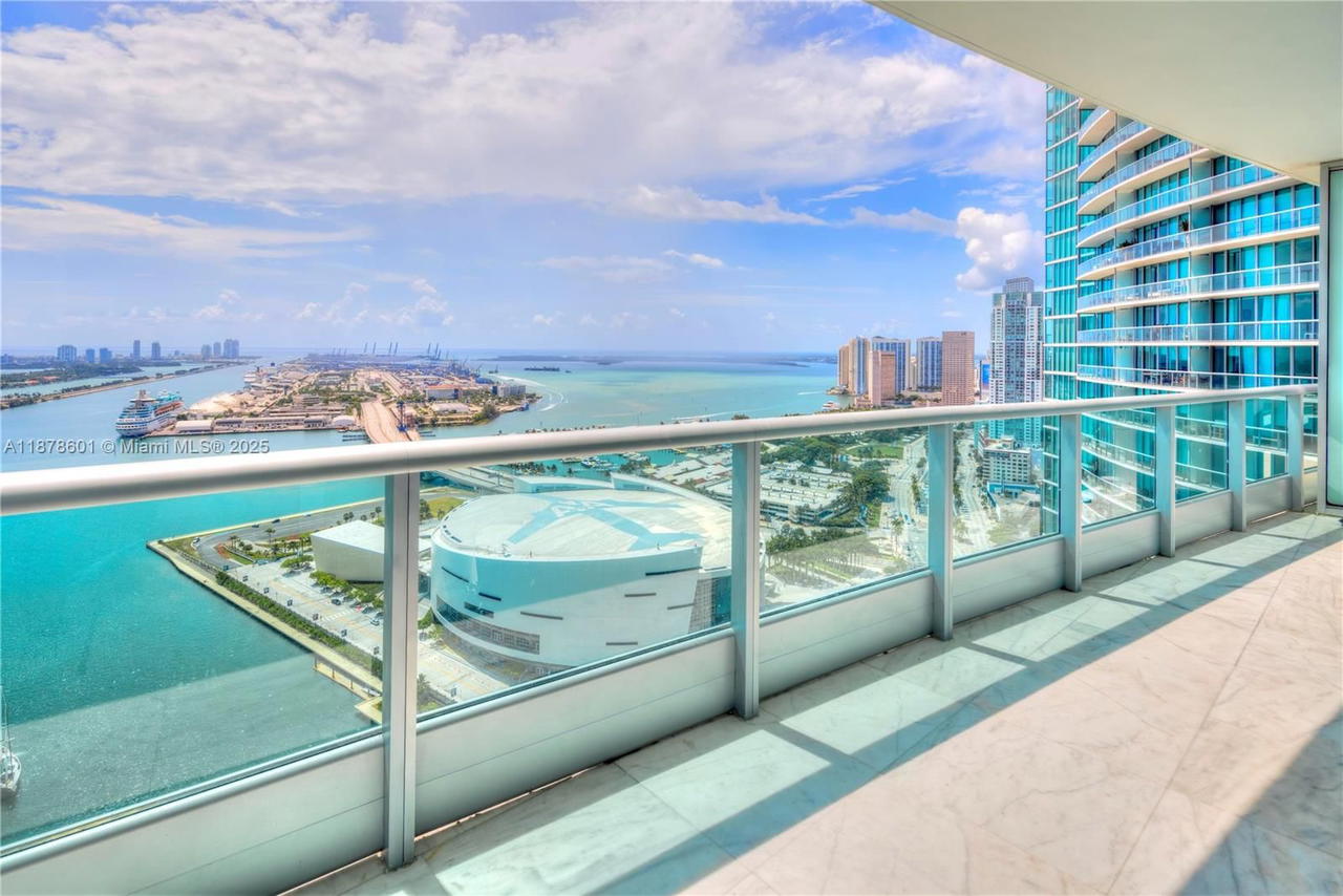 Real estate property located at 900 Biscayne Blvd #4003, Miami-dade, 900 Biscayne Bay Condo, Miami, FL
