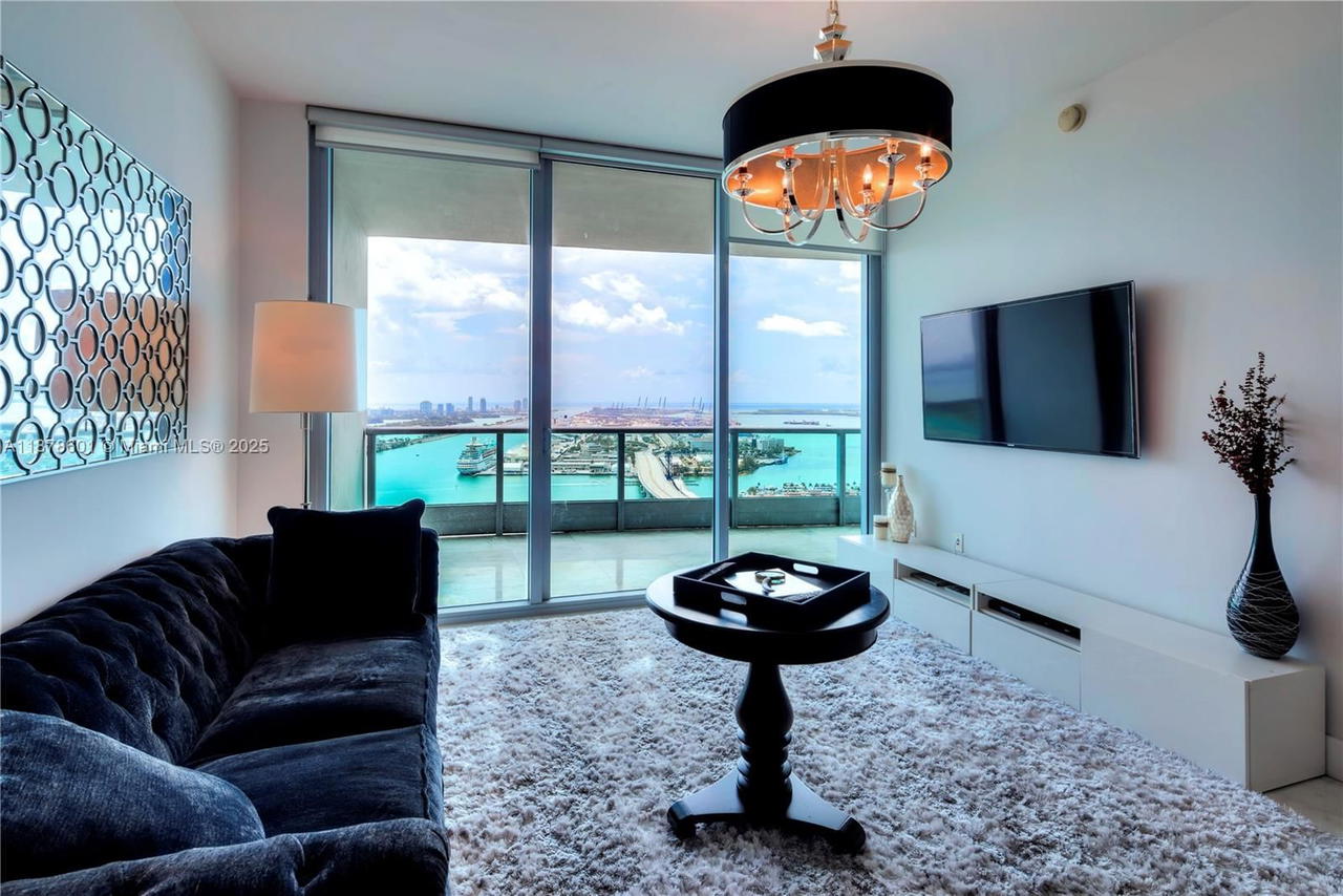 Real estate property located at 900 Biscayne Blvd #4003, Miami-dade, 900 Biscayne Bay Condo, Miami, FL