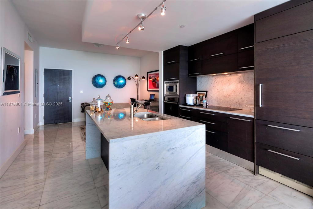 Real estate property located at 900 Biscayne Blvd #4003, Miami-dade, 900 Biscayne Bay Condo, Miami, FL