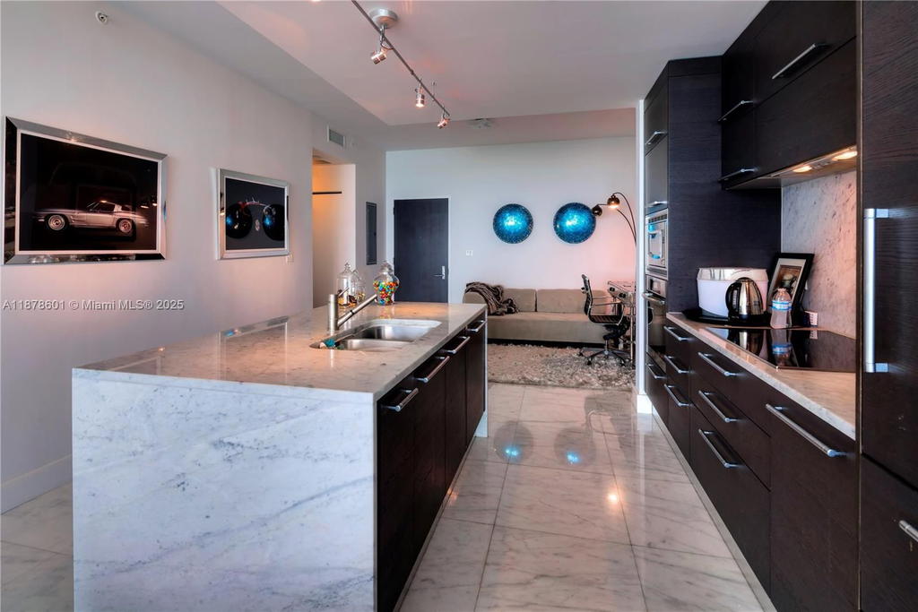Real estate property located at 900 Biscayne Blvd #4003, Miami-dade, 900 Biscayne Bay Condo, Miami, FL