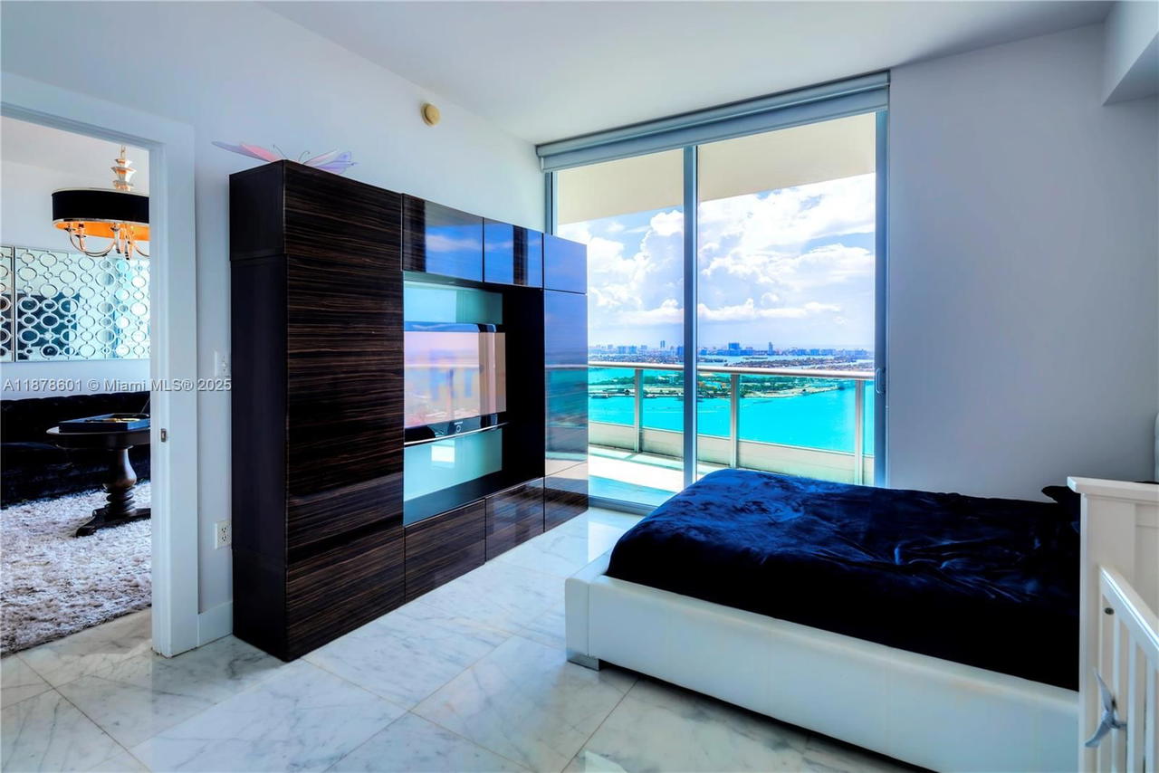Real estate property located at 900 Biscayne Blvd #4003, Miami-dade, 900 Biscayne Bay Condo, Miami, FL