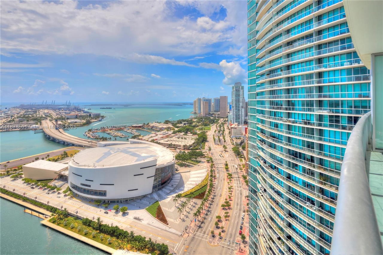 Real estate property located at 900 Biscayne Blvd #4003, Miami-dade, 900 Biscayne Bay Condo, Miami, FL