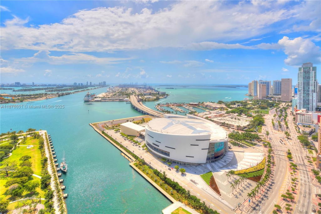 Real estate property located at 900 Biscayne Blvd #4003, Miami-dade, 900 Biscayne Bay Condo, Miami, FL