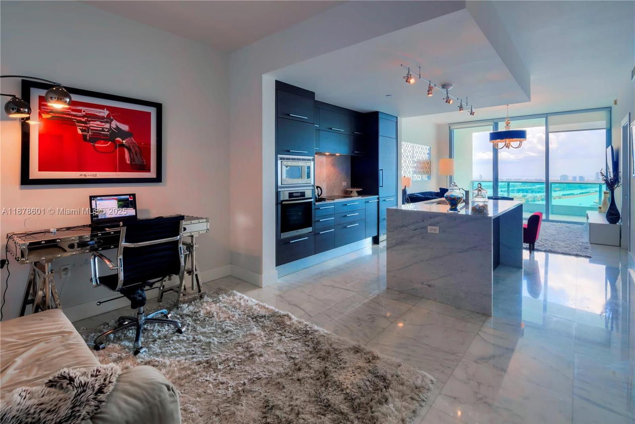 Real estate property located at 900 Biscayne Blvd #4003, Miami-dade, 900 Biscayne Bay Condo, Miami, FL