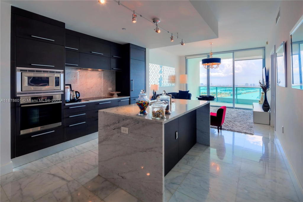Real estate property located at 900 Biscayne Blvd #4003, Miami-dade, 900 Biscayne Bay Condo, Miami, FL