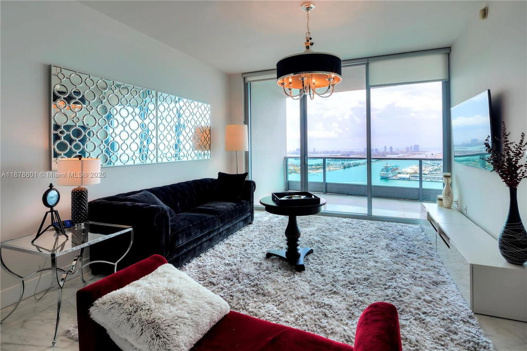 Real estate property located at 900 Biscayne Blvd #4003, Miami-dade, 900 Biscayne Bay Condo, Miami, FL