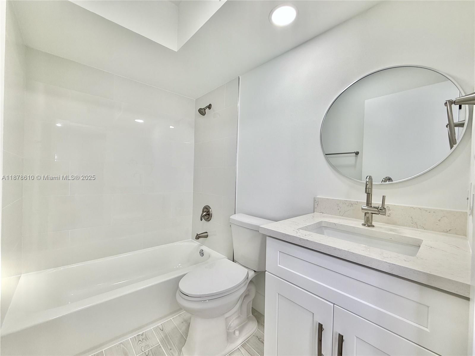 Real estate property located at 20818 San Simeon Way #108, Miami-dade, Laguna Pointe At Calif Cl, Miami, FL
