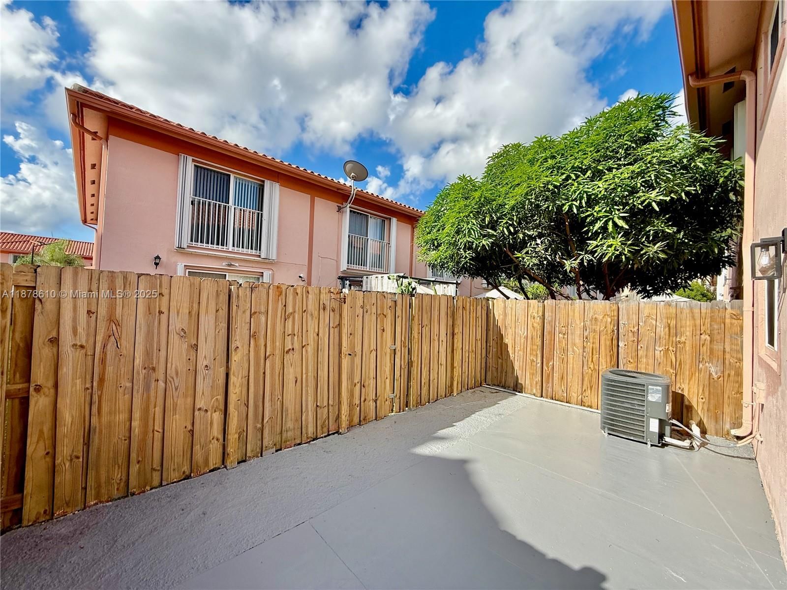 Real estate property located at 20818 San Simeon Way #108, Miami-dade, Laguna Pointe At Calif Cl, Miami, FL