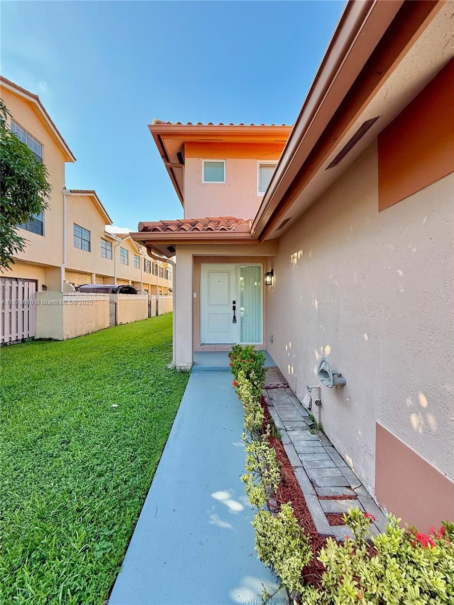 Real estate property located at 20818 San Simeon Way #108, Miami-dade, Laguna Pointe At Calif Cl, Miami, FL