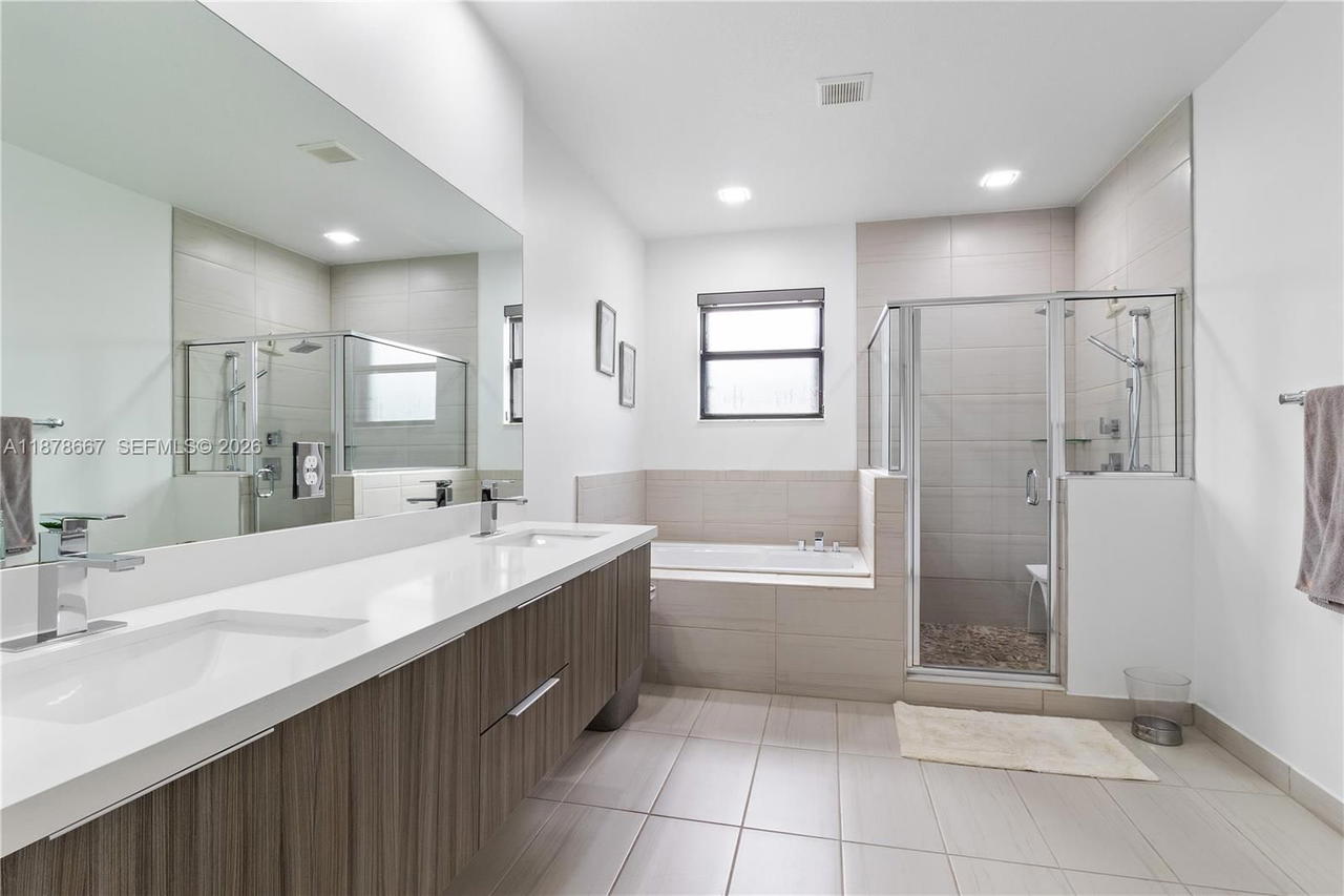 Real estate property located at 10578 81st Ter, Miami-dade, Grand Bay South Townhomes, Doral, FL