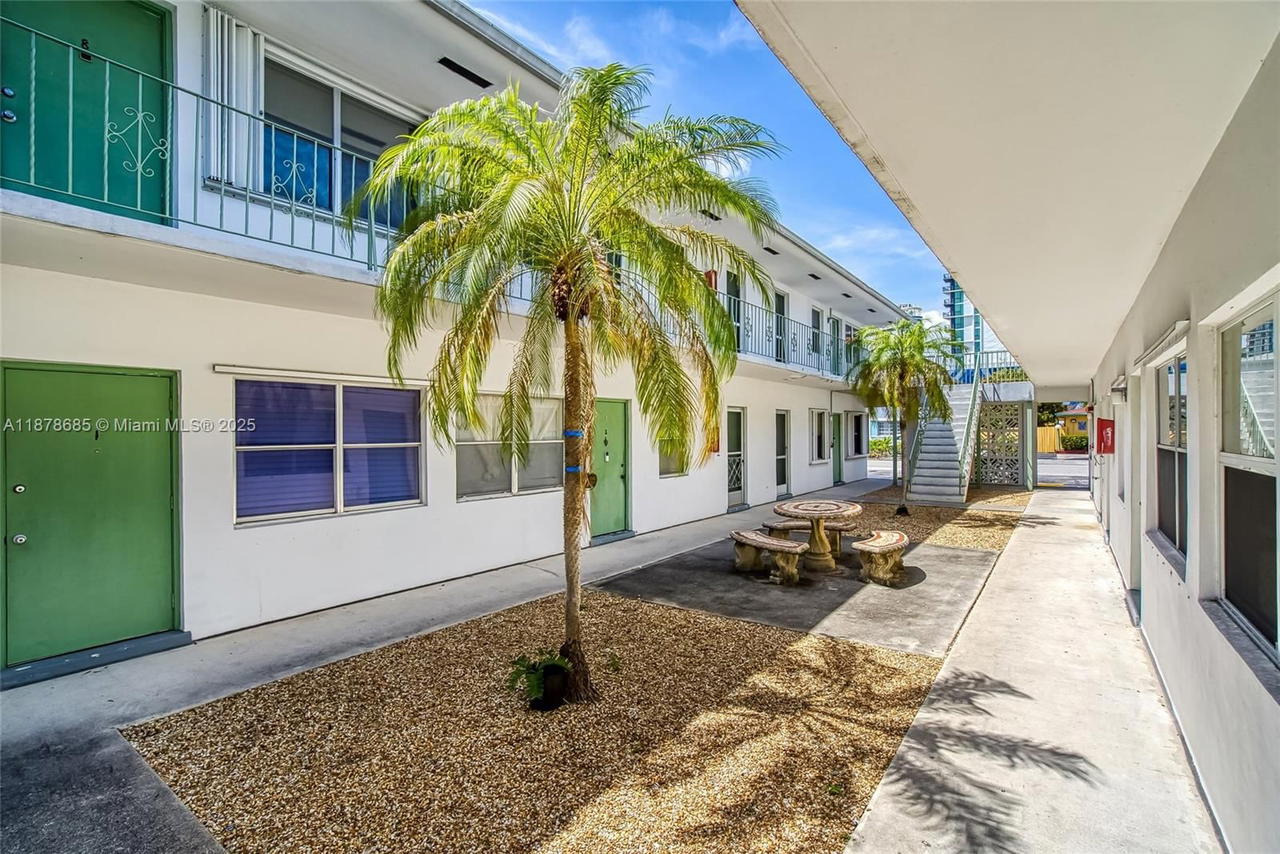 Real estate property located at 1824 Monroe St #7, Broward, Palmview Condominium Apar, Hollywood, FL