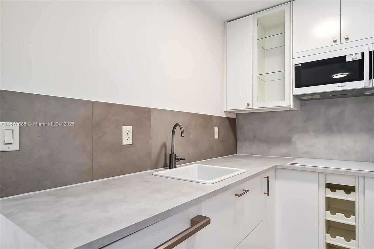 Real estate property located at 1824 Monroe St #7, Broward, Palmview Condominium Apar, Hollywood, FL