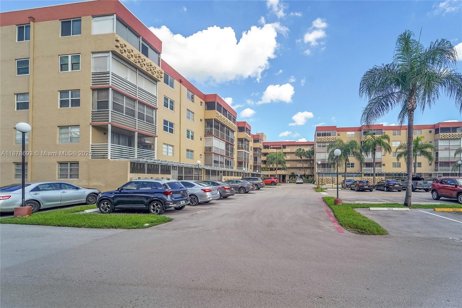 Real estate property located at 410 68th Ave #403, Broward, Polynesian Gardens Condom, Plantation, FL