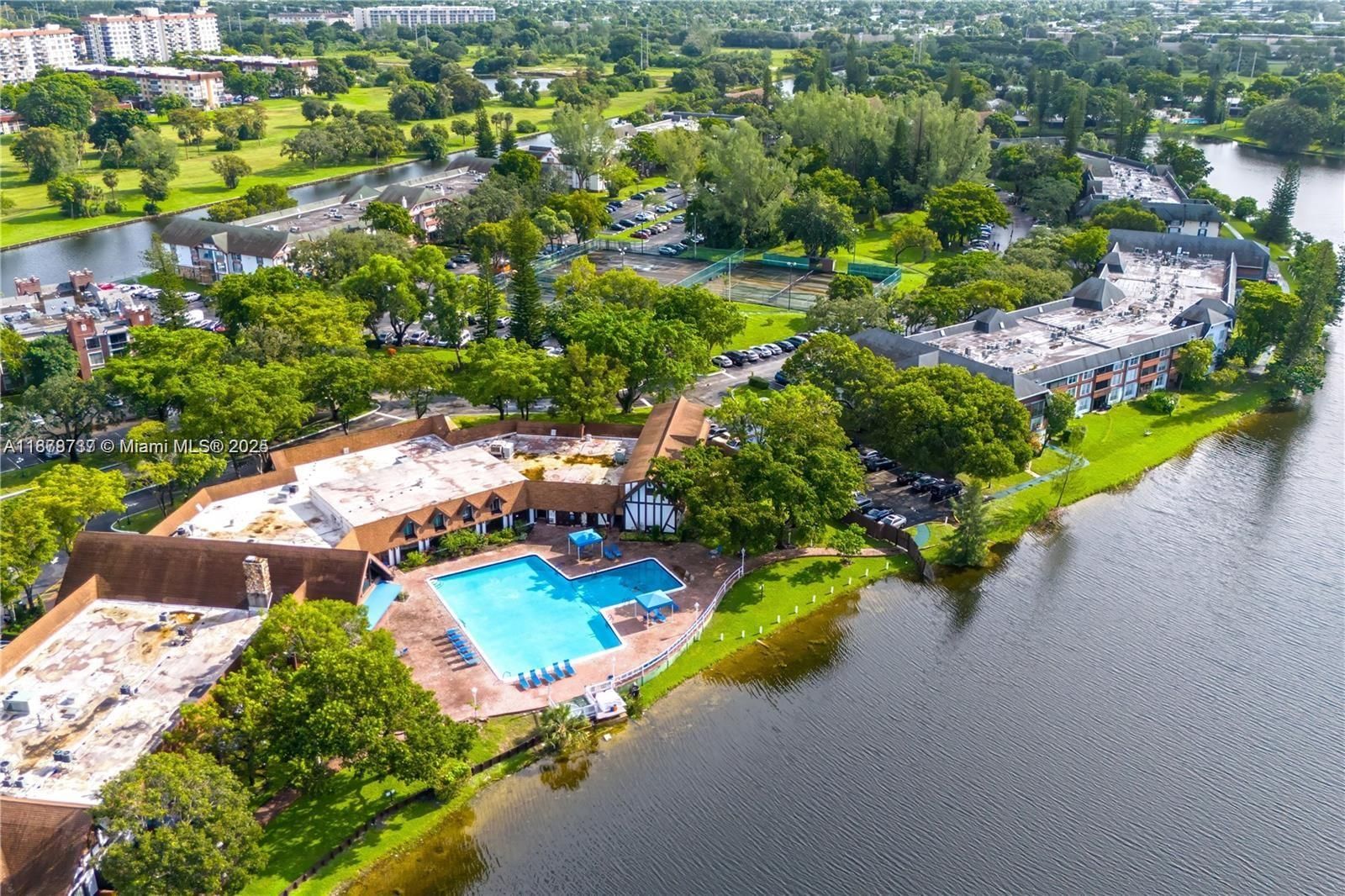 Real estate property located at 3680 Inverrary Dr #3J, Broward, International Village At, Lauderhill, FL