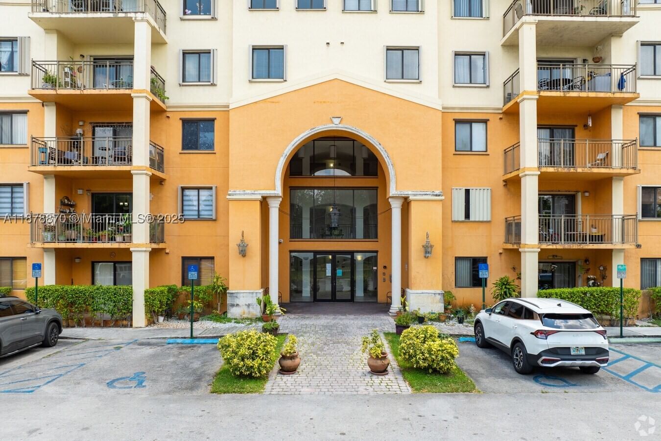 Real estate property located at 9340 Fontainebleau Blvd W206, Miami-dade, Keystone Courts Condo, Miami, FL