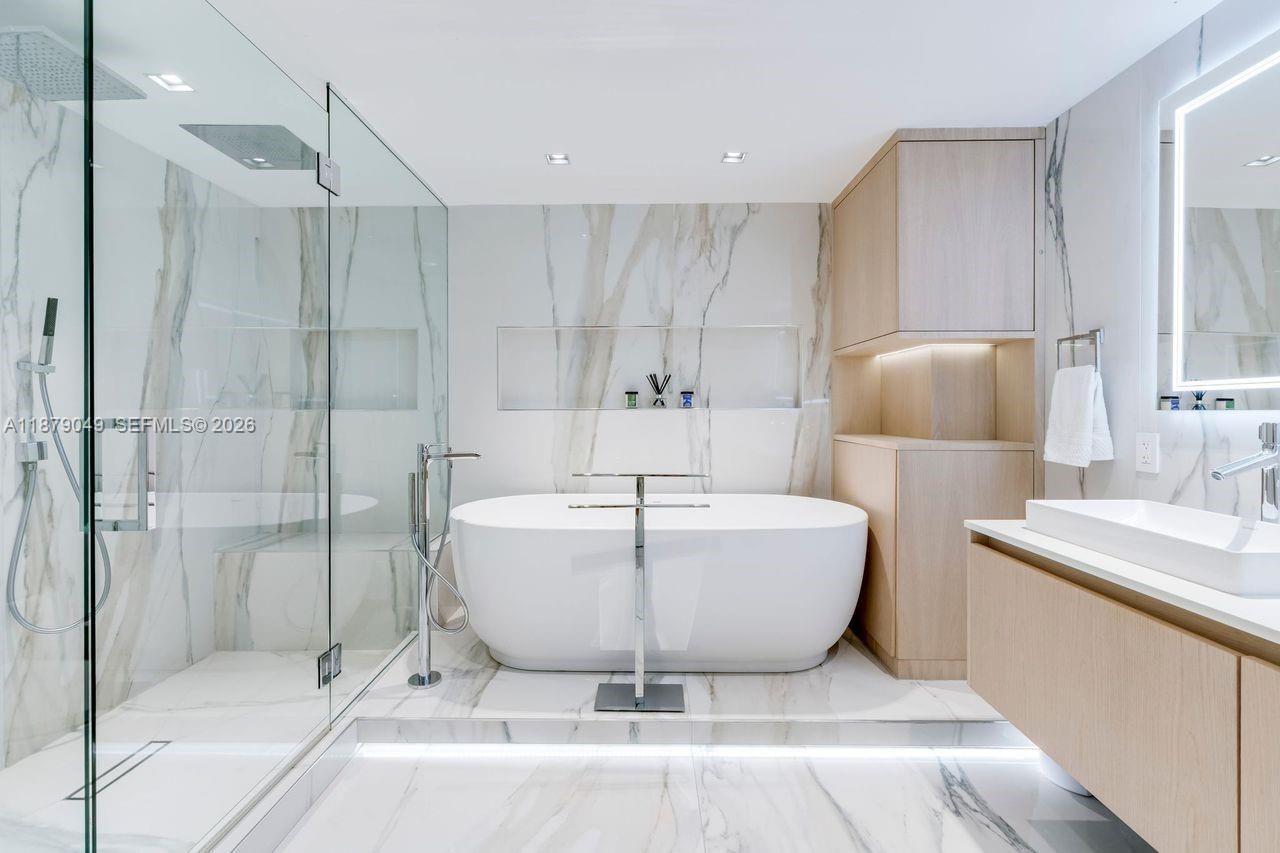 Real estate property located at 465 Brickell Ave #4801, Miami-dade, Iconbrickell Condo No 1, Miami, FL
