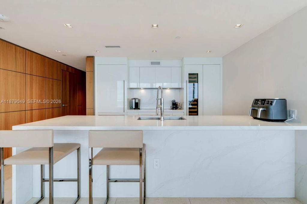 Real estate property located at 465 Brickell Ave #4801, Miami-dade, Iconbrickell Condo No 1, Miami, FL