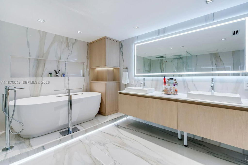 Real estate property located at 465 Brickell Ave #4801, Miami-dade, Iconbrickell Condo No 1, Miami, FL