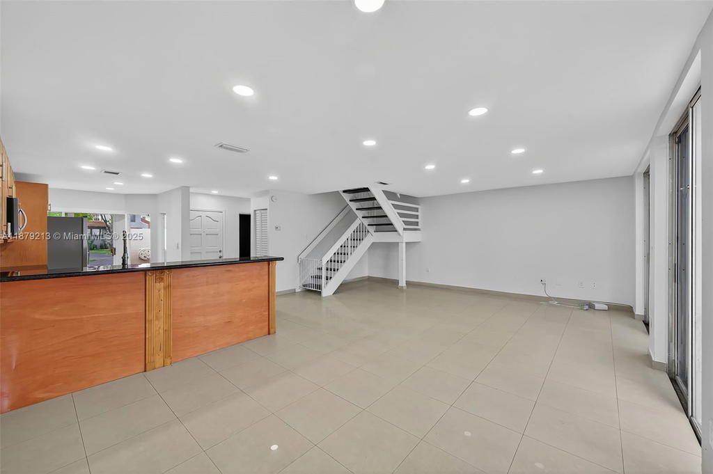 Real estate property located at 10275 46th St, Miami-dade, Townhomes Of Doral Place, Doral, FL