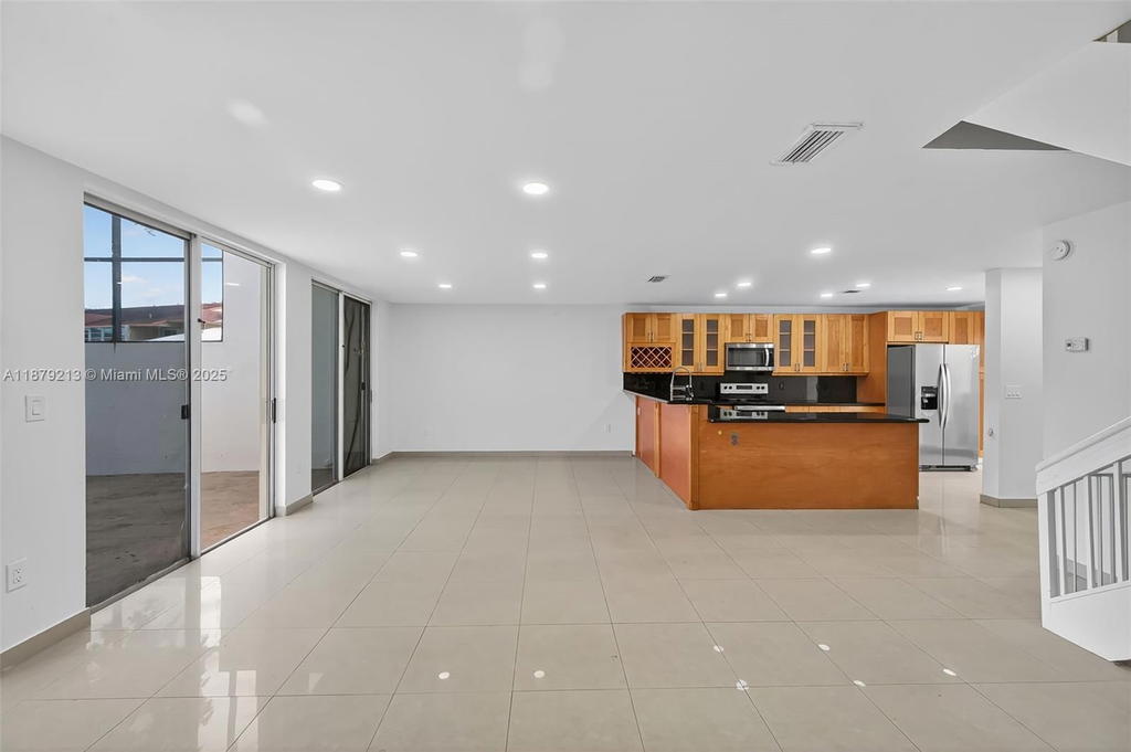 Real estate property located at 10275 46th St, Miami-dade, Townhomes Of Doral Place, Doral, FL