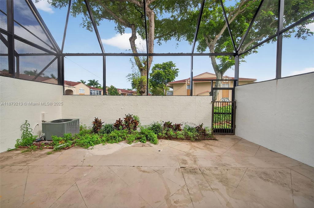 Real estate property located at 10275 46th St, Miami-dade, Townhomes Of Doral Place, Doral, FL