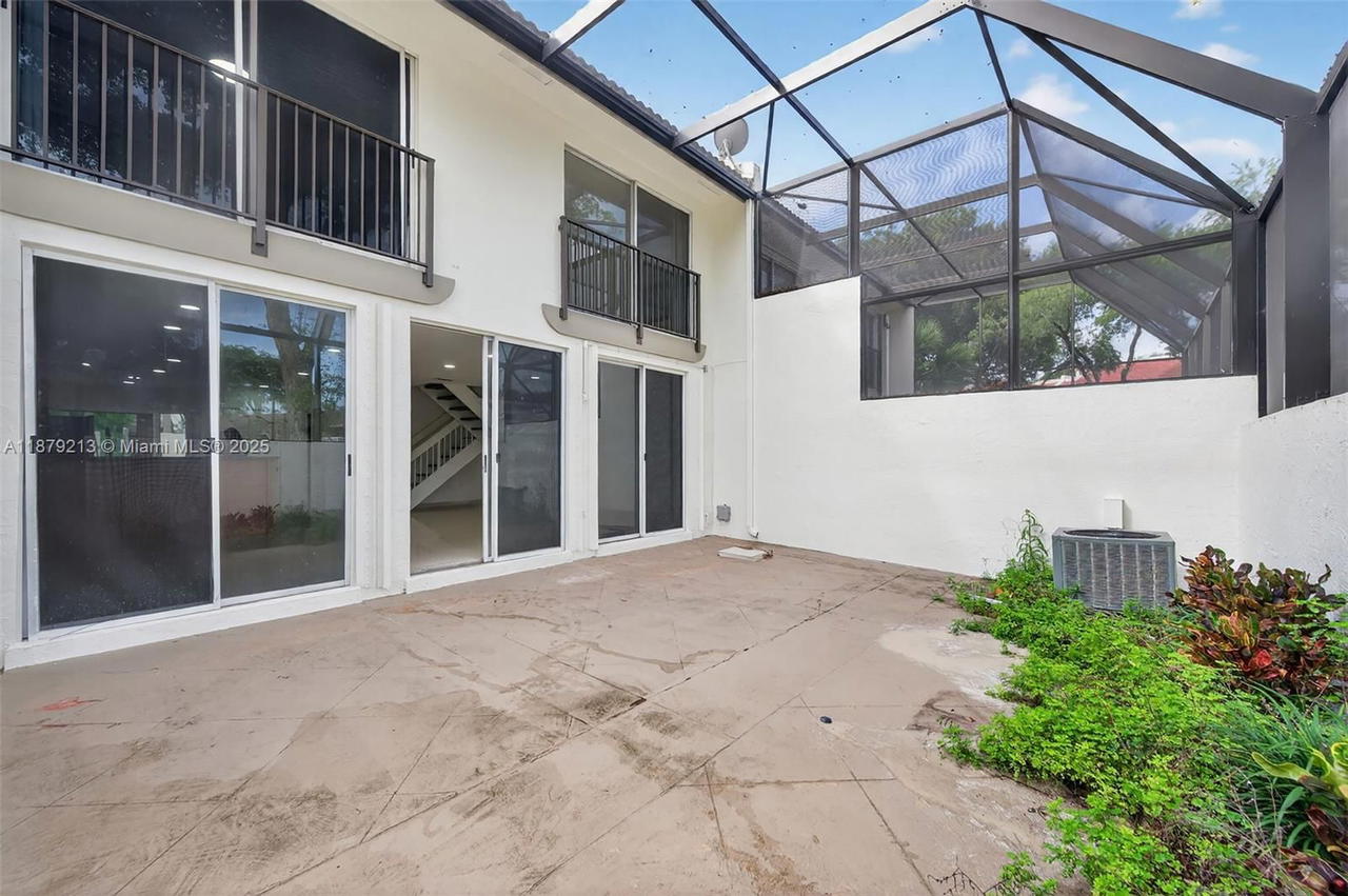 Real estate property located at 10275 46th St, Miami-dade, Townhomes Of Doral Place, Doral, FL