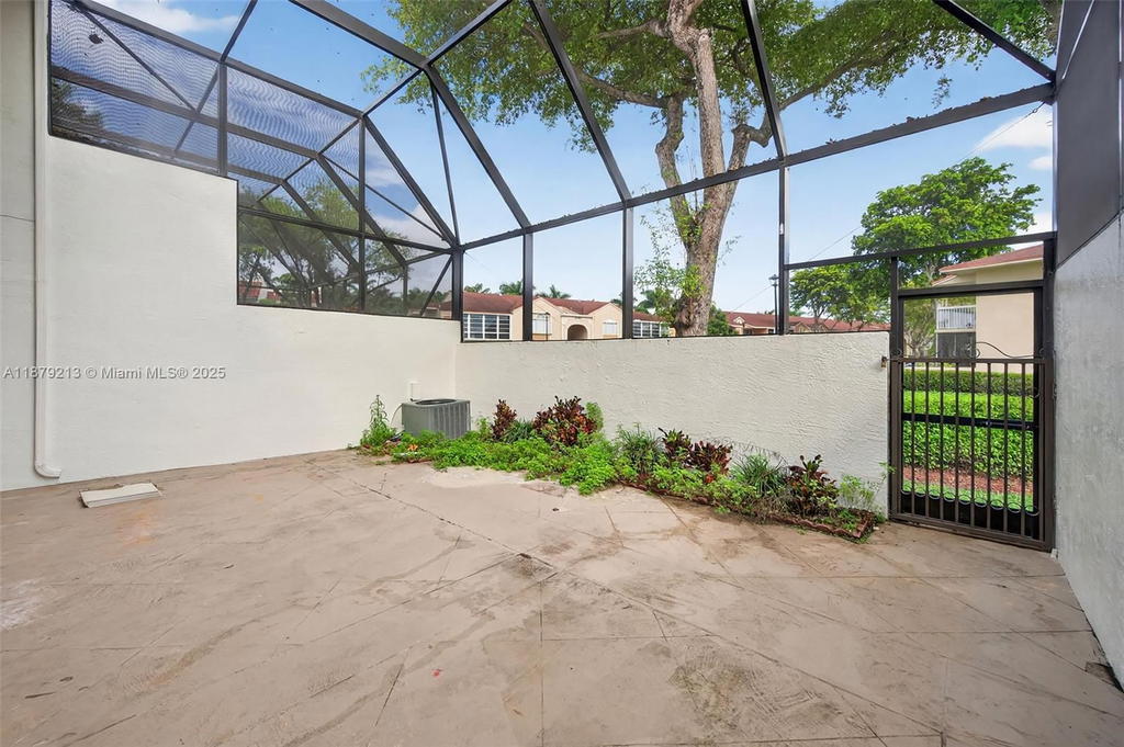 Real estate property located at 10275 46th St, Miami-dade, Townhomes Of Doral Place, Doral, FL