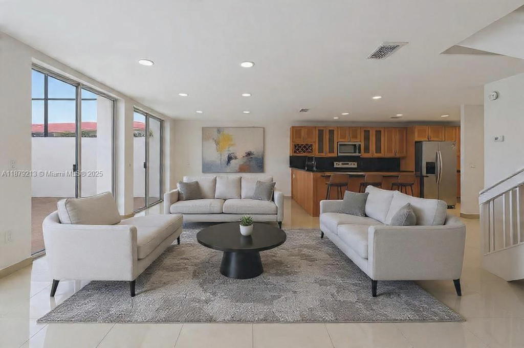 Real estate property located at 10275 46th St, Miami-dade, Townhomes Of Doral Place, Doral, FL