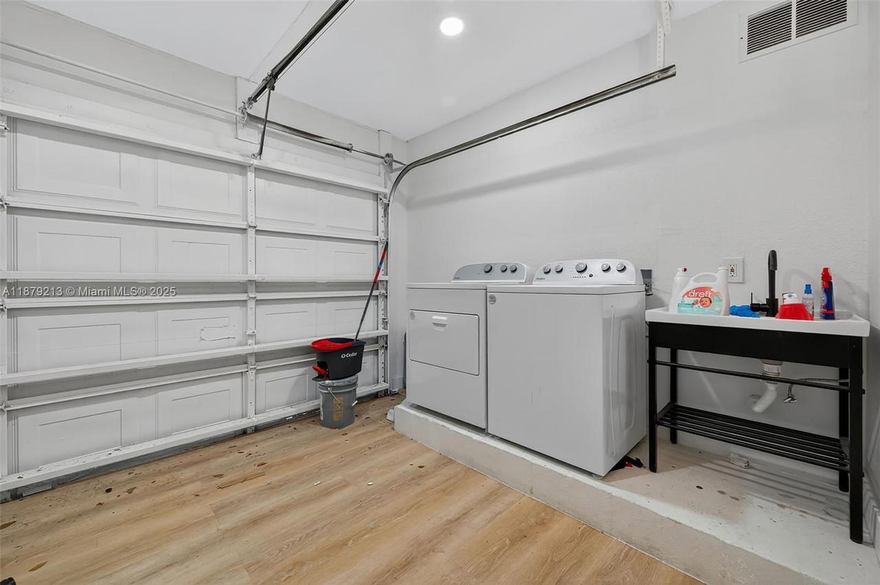 Real estate property located at 10275 46th St, Miami-dade, Townhomes Of Doral Place, Doral, FL