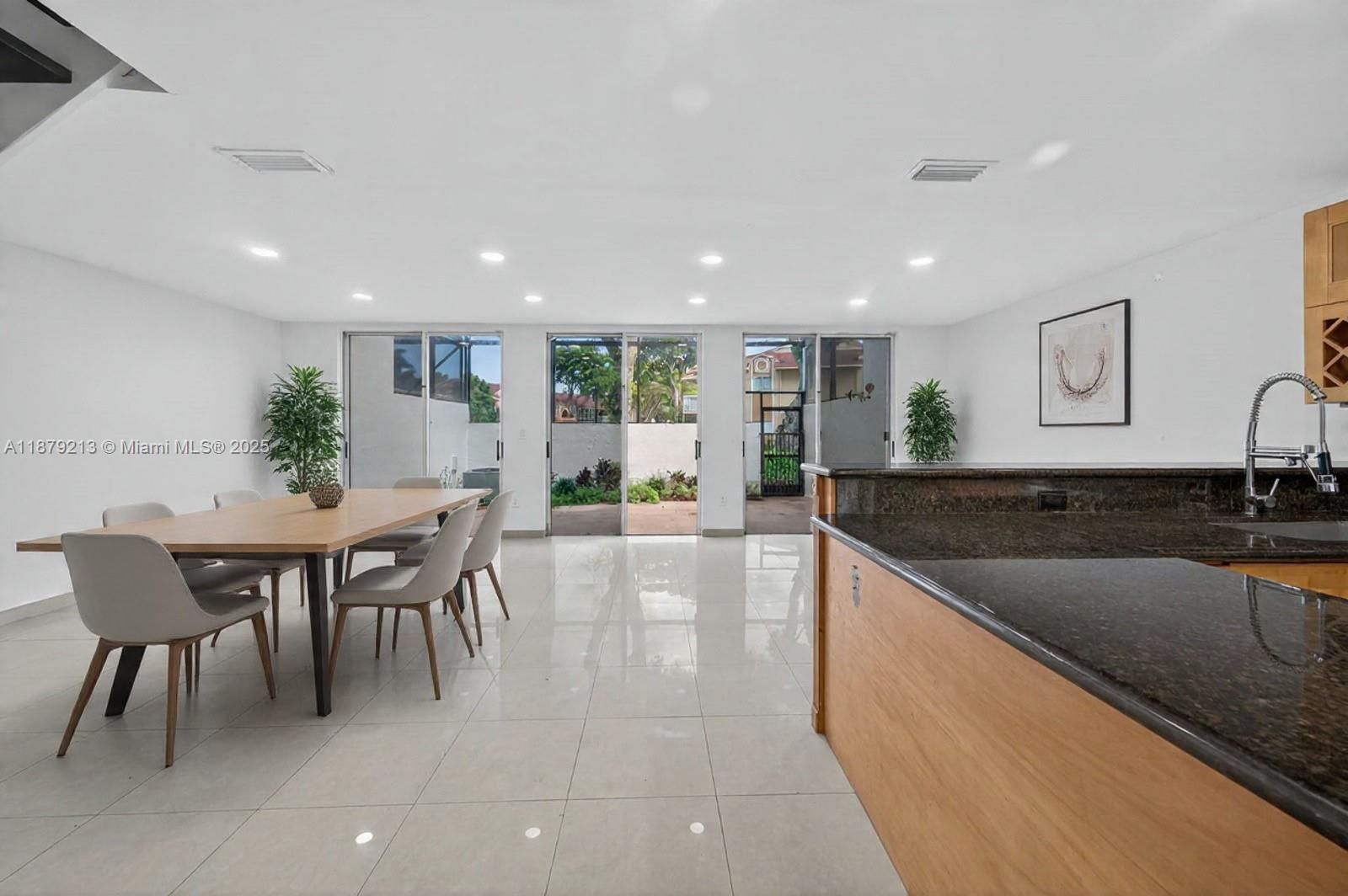Real estate property located at 10275 46th St, Miami-dade, Townhomes Of Doral Place, Doral, FL
