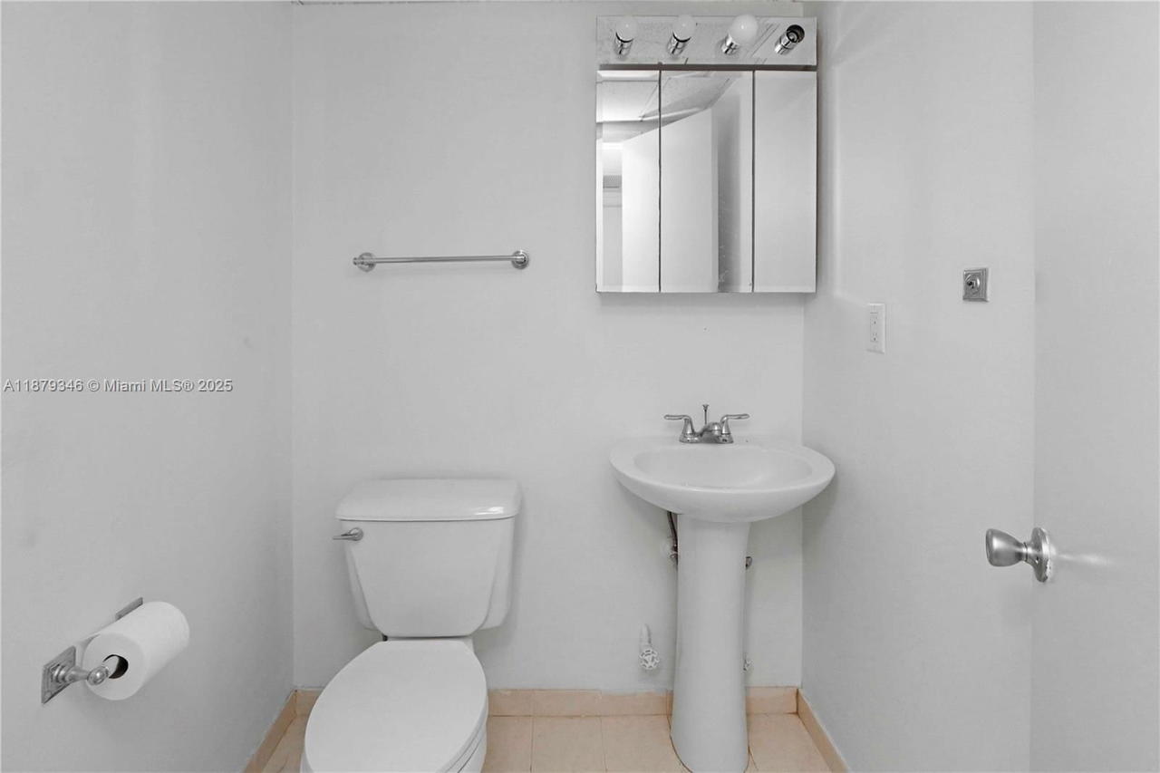 Real estate property located at 90 Edgewater Dr #718, Miami-dade, Gables Waterway Towers Co, Coral Gables, FL