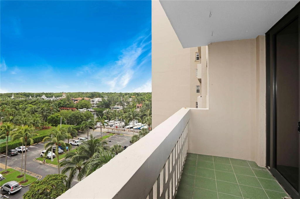 Real estate property located at 90 Edgewater Dr #718, Miami-dade, Gables Waterway Towers Co, Coral Gables, FL