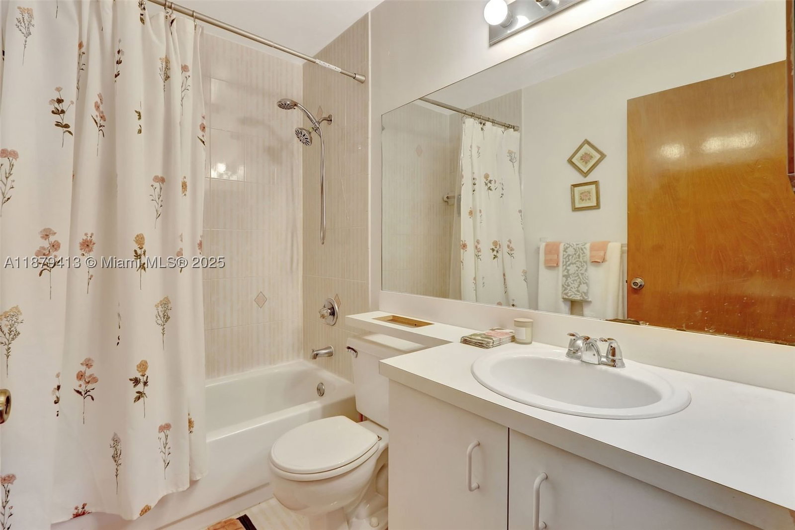 Real estate property located at 20717 81st Pl, Miami-dade, Saga Bay Townhomes 1st Ad, Cutler Bay, FL