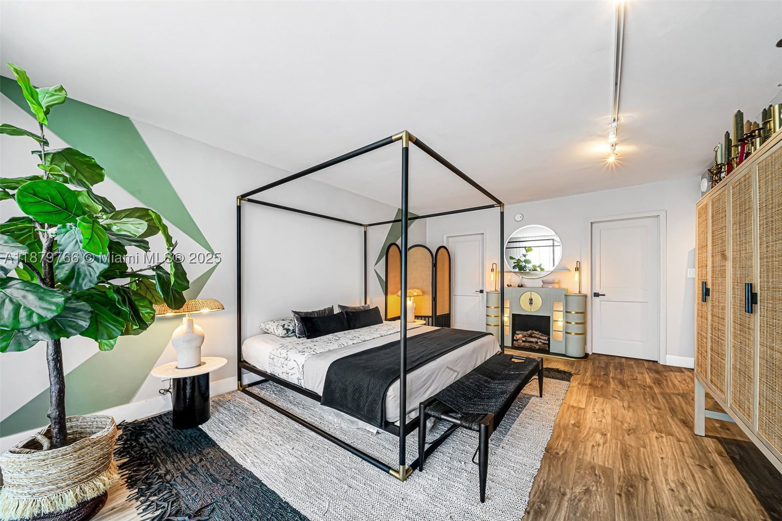 Real estate property located at 5600 Collins Ave #12E, Miami-dade, 5600 Condo, Miami Beach, FL