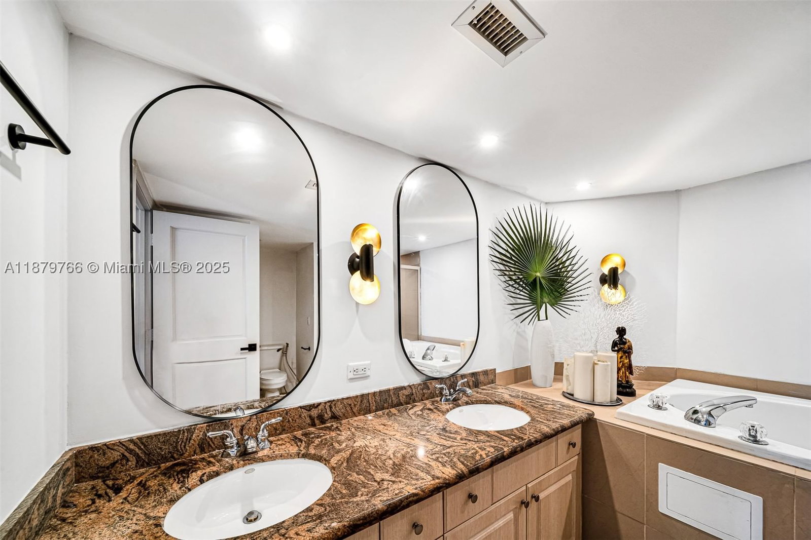 Real estate property located at 5600 Collins Ave #12E, Miami-dade, 5600 Condo, Miami Beach, FL