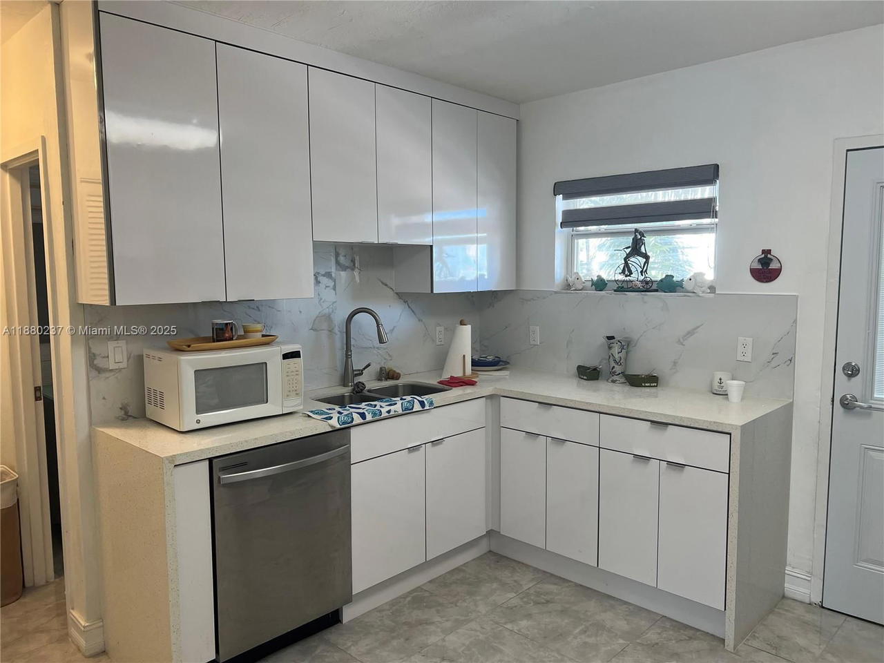 Real estate property located at 1300 Lincoln Rd C403, Miami-dade, Lincoln Towers Condo, Miami Beach, FL