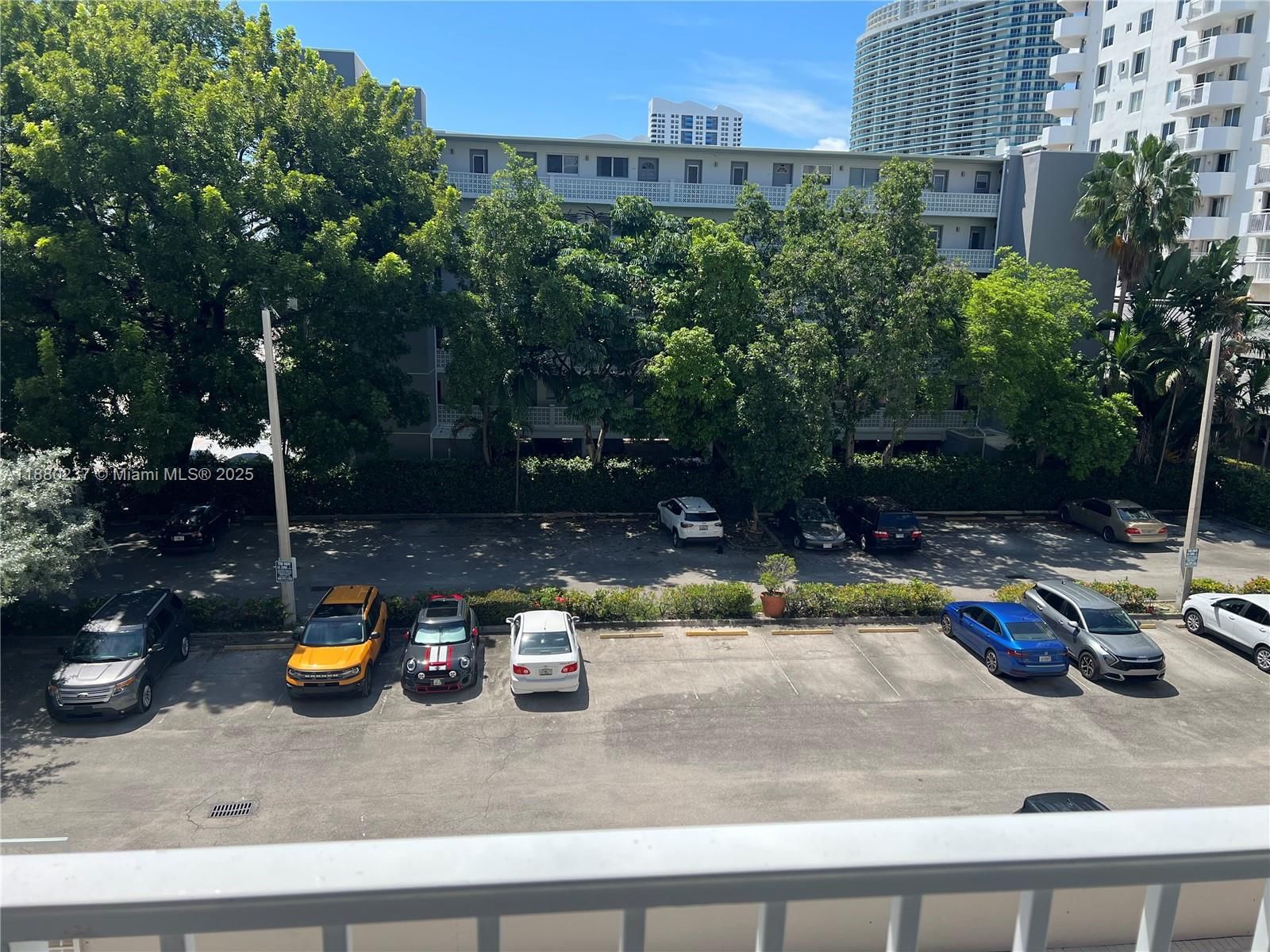 Real estate property located at 1300 Lincoln Rd C403, Miami-dade, Lincoln Towers Condo, Miami Beach, FL