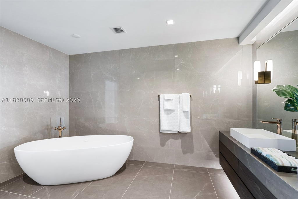 Real estate property located at 1116 Ocean Blvd #1404, Broward, Solemar Beach Condo, Pompano Beach, FL