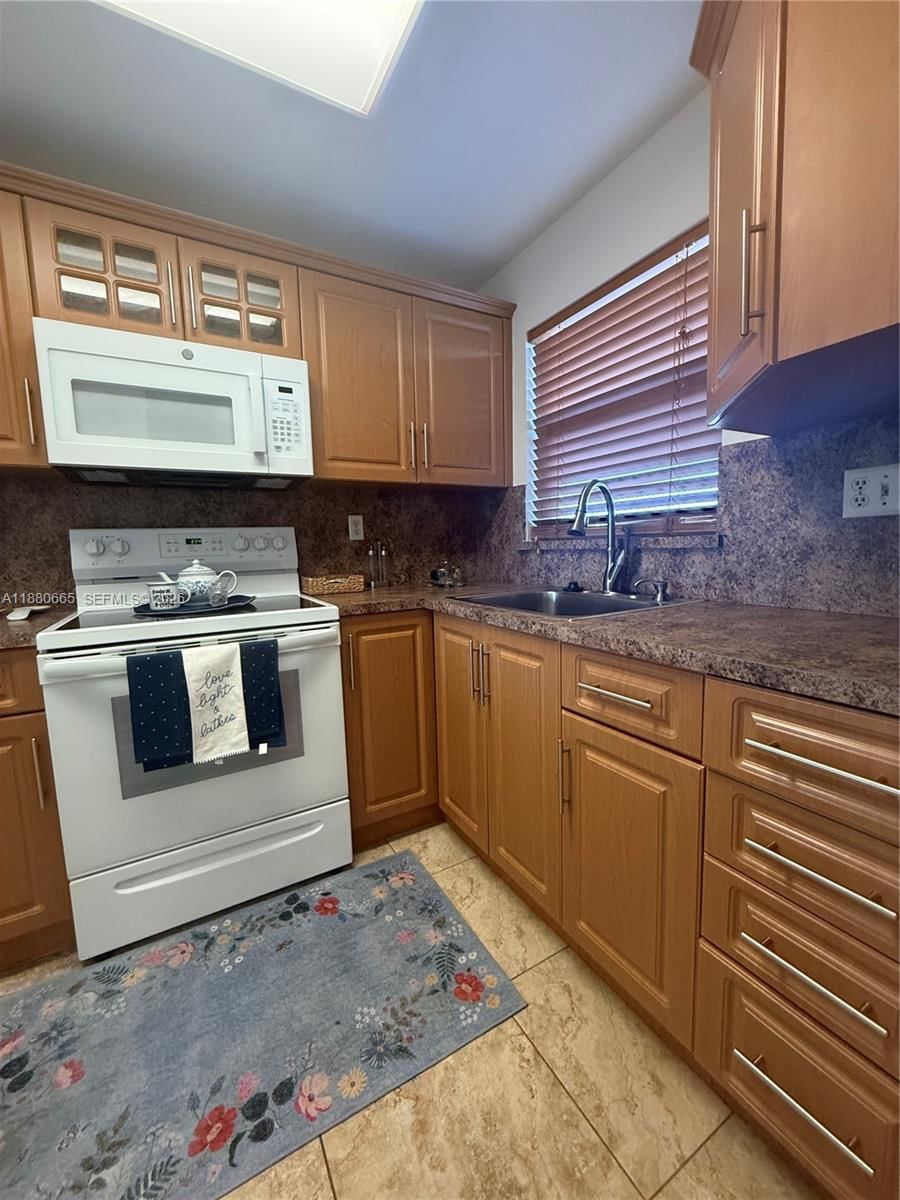 Real estate property located at 8345 Sunrise Lakes Blvd #309, Broward, Sunrise Lakes 42 Condo, Sunrise, FL