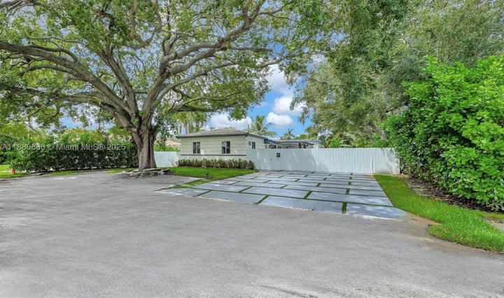 Real estate property located at 11102 9th Ct, Miami-dade, Berna-gilda Addn, Biscayne Park, FL