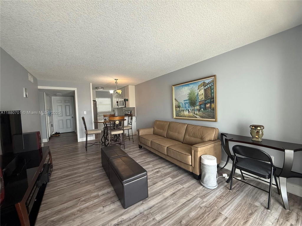Real estate property located at 9001 Sunrise Lakes Blvd #308, Broward, Sunrise Lakes 88 Condo, Sunrise, FL