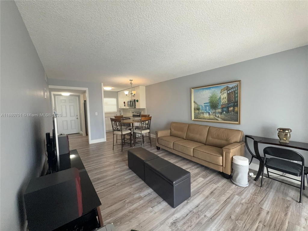 Real estate property located at 9001 Sunrise Lakes Blvd #308, Broward, Sunrise Lakes 88 Condo, Sunrise, FL