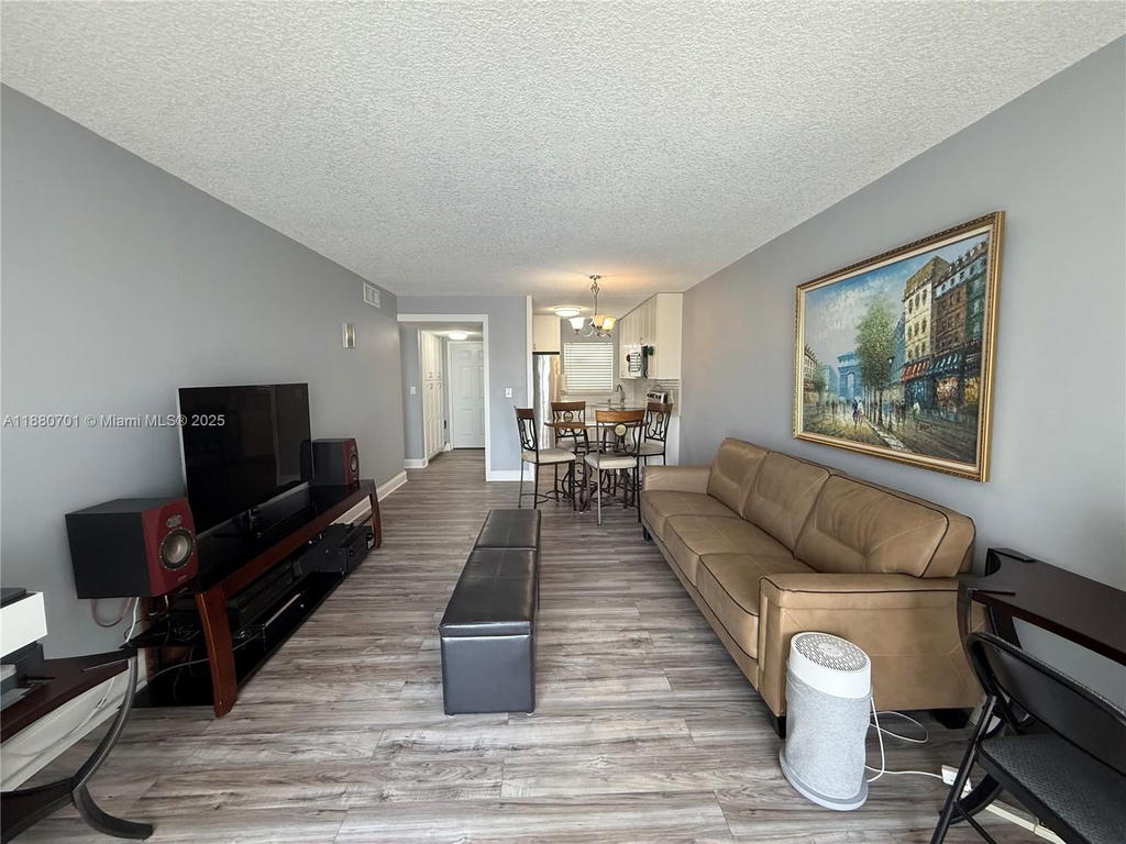 Real estate property located at 9001 Sunrise Lakes Blvd #308, Broward, Sunrise Lakes 88 Condo, Sunrise, FL