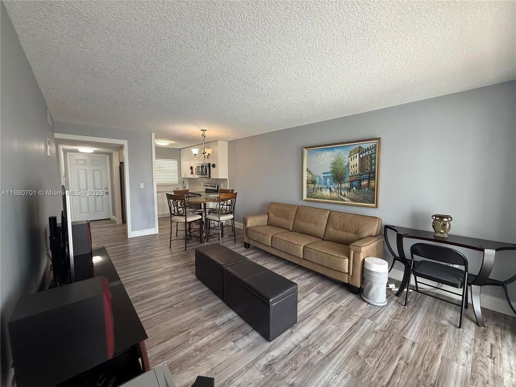 Real estate property located at 9001 Sunrise Lakes Blvd #308, Broward, Sunrise Lakes 88 Condo, Sunrise, FL